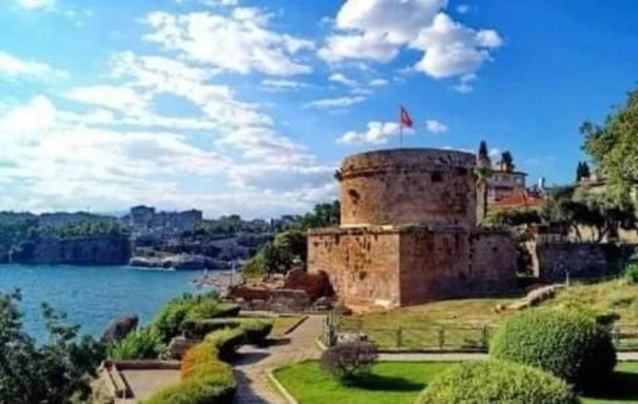 Daire Tarihi Kaleici Muethis Konum Deniz Yakini Uygun Fiyat Huzurlu Ev Antalya